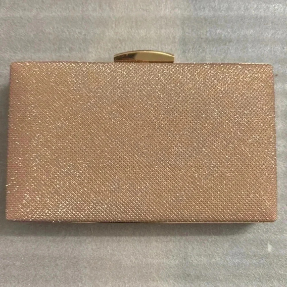 CLUTCH/CROSS BODY BAG
BRONZY GOLD WITH A HINT OF PINK - Picture 3 of 4